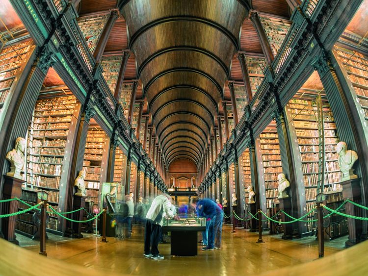 la gran Biblioteca del Trinity College 