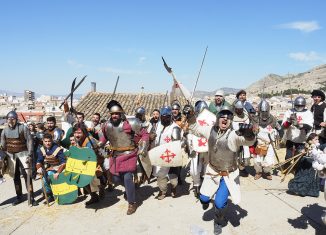 Carga de los participantes al combate medieval en Villena